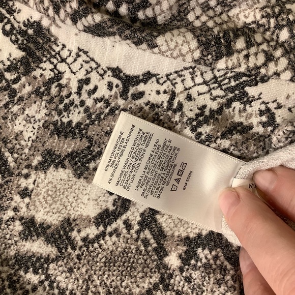 Express Snake Patterned Top - Picture 4 of 6